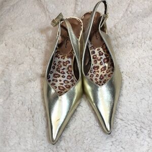 🆕 BN pair of gold pointed heels - Michael Antonio